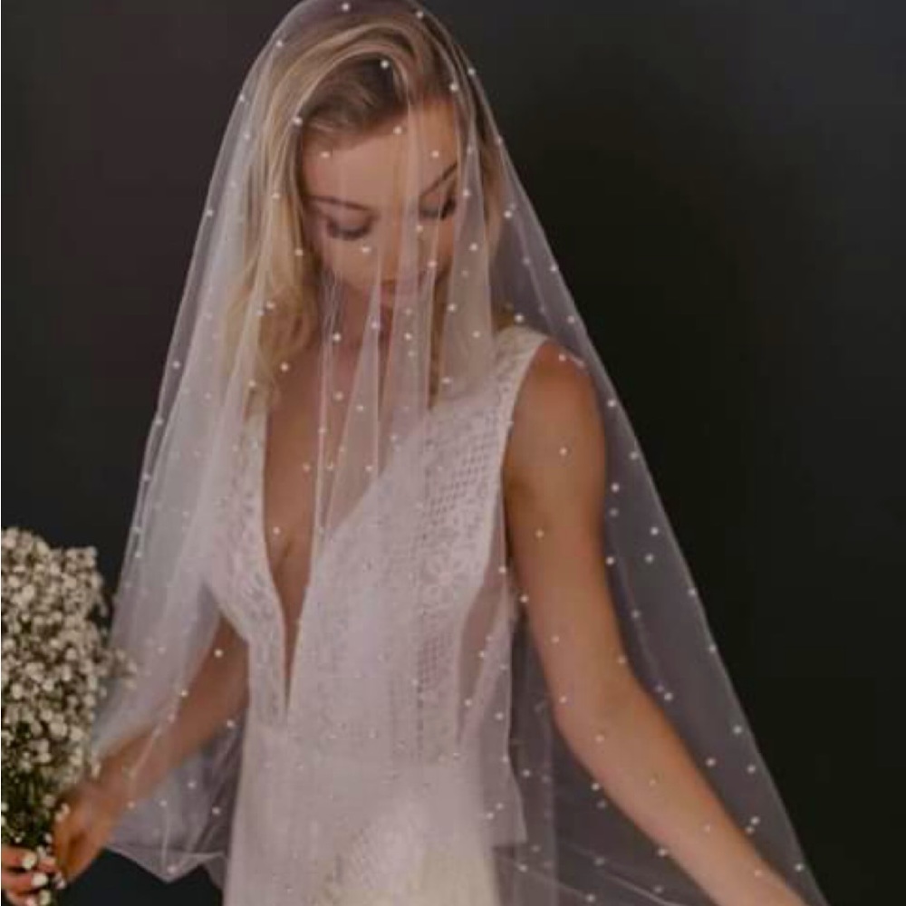 COPY - Jackson Veil, Untamed Petals. Cathedral Two Tier, Circle Cut.